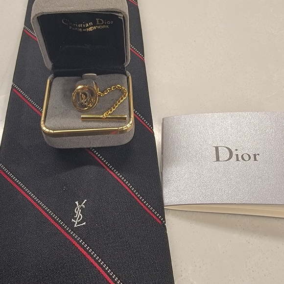 CHRISTIAN DIOR Vintage Gold Logo Pin - Picture 4 of 6